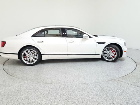 Used 2023 Bentley Flying Spur V8 image 6