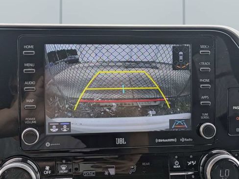 Used 2020 Toyota Highlander Limited FWD image 23