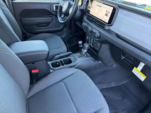 New 2026 Jeep Gladiator Sport AWD/4WD image 15