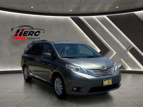 Used 2011 Toyota Sienna XLE w/ XLE Navigation Pkg FWD image 1