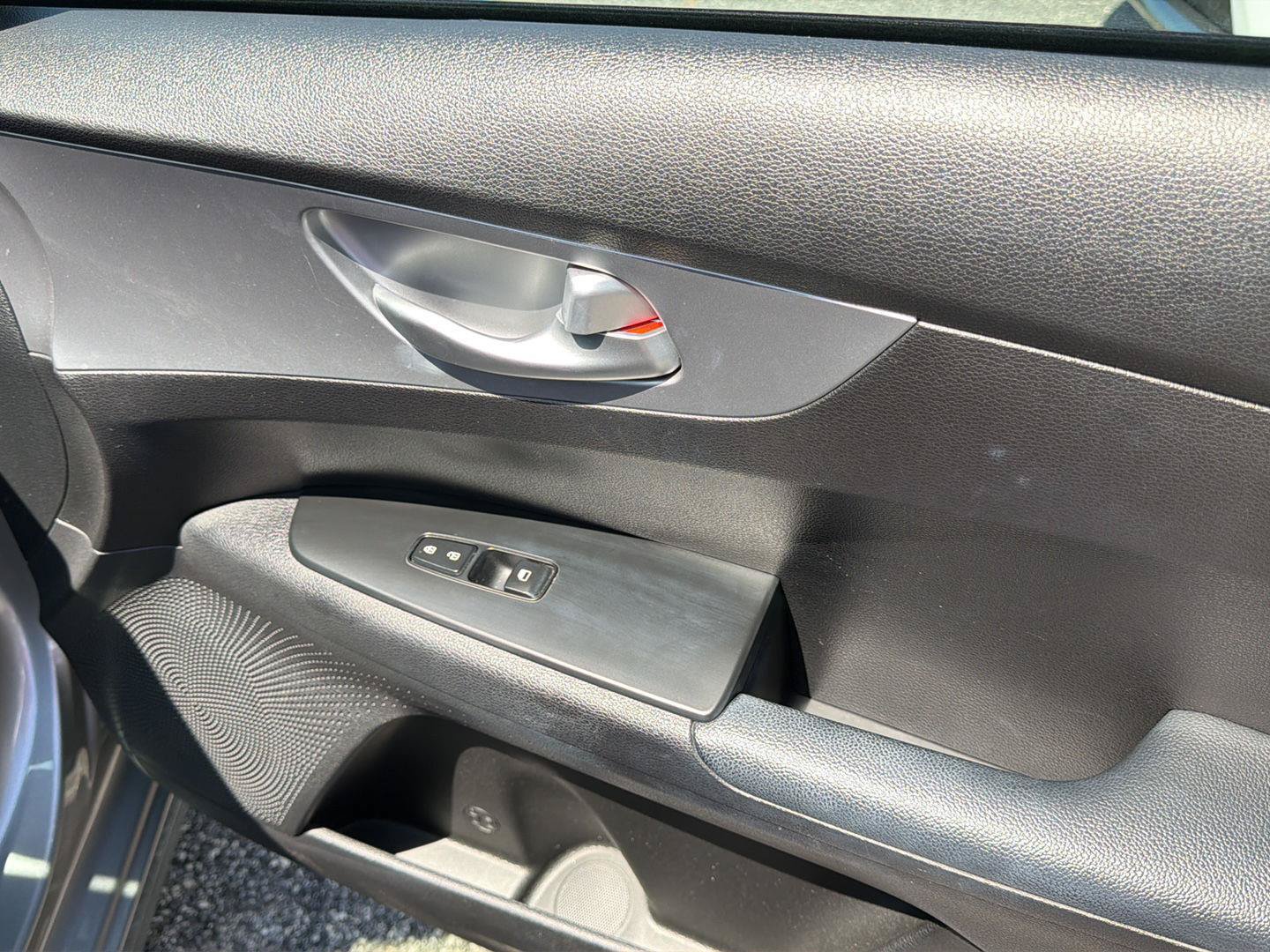 Used 2023 Kia Forte LXS FWD image 8