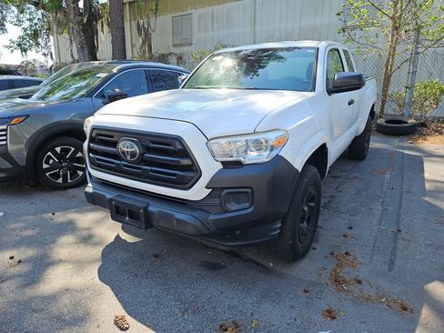 Used 2018 Toyota Tacoma SR image 2