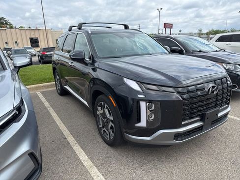 Used 2023 Hyundai Palisade Limited AWD/4WD image 2