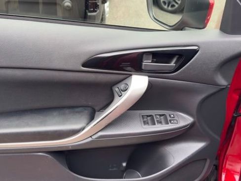 Used 2022 Mitsubishi Eclipse Cross ES image 9