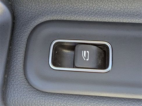 Used 2025 Mercedes-Benz CLA 250 4MATIC image 33