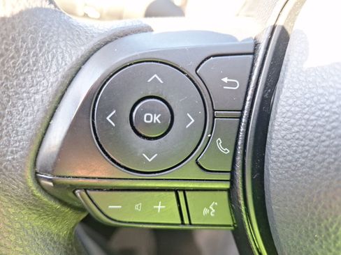 Used 2021 Toyota RAV4 XLE image 22