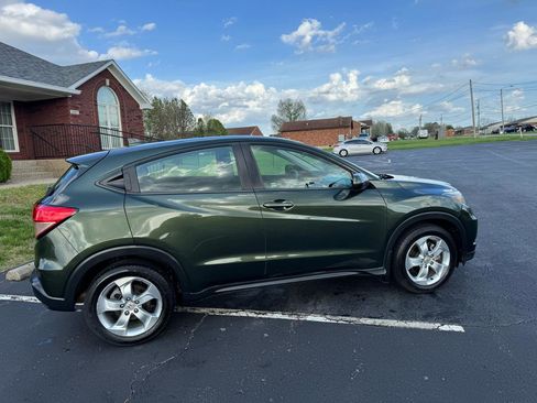 Used 2016 Honda HR-V LX image 9