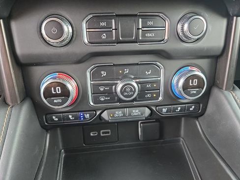 Used 2022 GMC Yukon XL AT4 w/ Technology Package AWD/4WD image 31