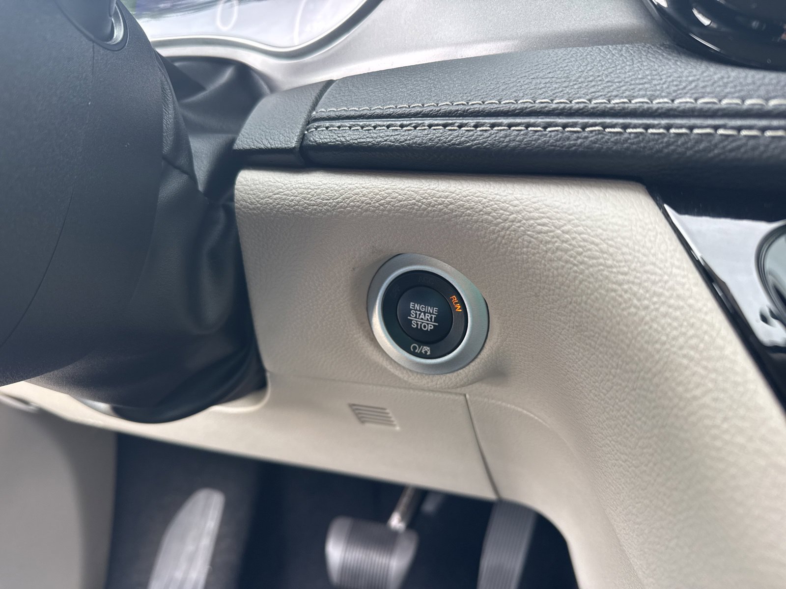 Used 2024 Chrysler Pacifica Limited FWD image 34