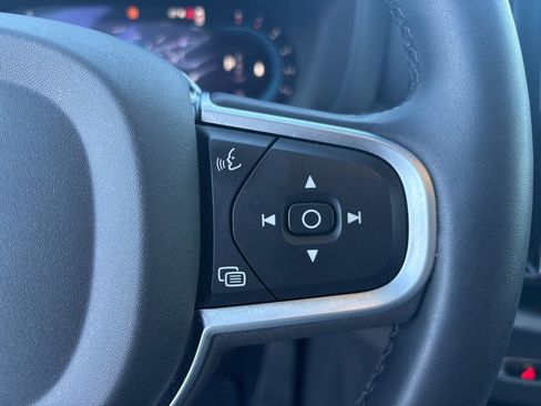 Certified 2025 Volvo XC60 B5 Core image 24