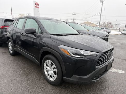 Used 2023 Toyota Corolla Cross L image 2