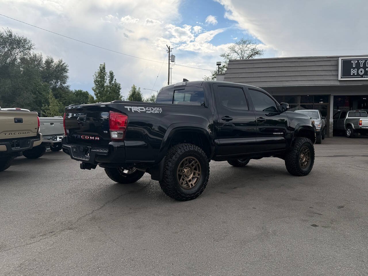Used 2017 Toyota Tacoma TRD Sport w/ Tow Package AWD/4WD image 84