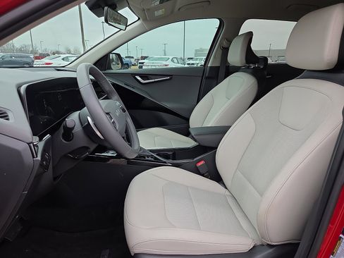 Used 2025 Kia Niro EX image 15