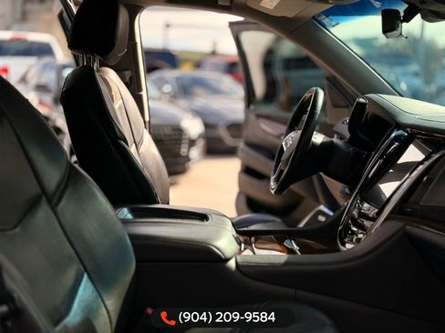 Used 2019 Cadillac Escalade Luxury image 15