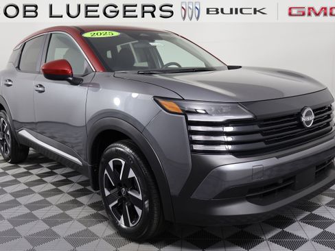 Used 2025 Nissan Kicks SV image 1