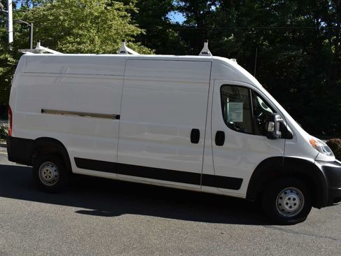 Used 2019 RAM ProMaster 2500 w/ Interior Convenience Group FWD image 3