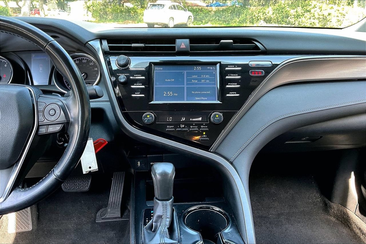 Used 2019 Toyota Camry SE FWD image 9