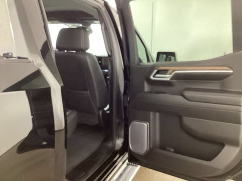 Used 2022 Chevrolet Silverado 1500 High Country w/ High Country Premium Package AWD/4WD image 26