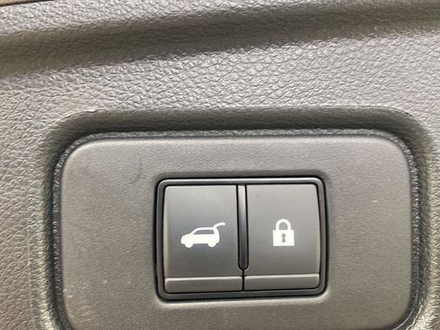 Used 2023 Nissan Pathfinder SL AWD/4WD image 23