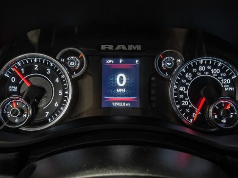 Used 2024 RAM 3500 Tradesman w/ Chrome Appearance Group AWD/4WD image 18