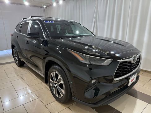 Used 2023 Toyota Highlander XLE FWD image 7