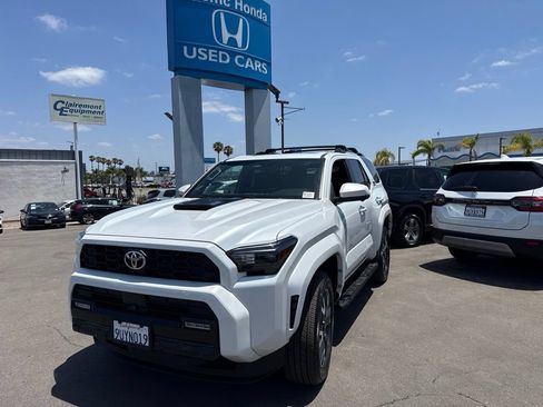 Used 2025 Toyota 4Runner TRD Sport Premium AWD/4WD image 3