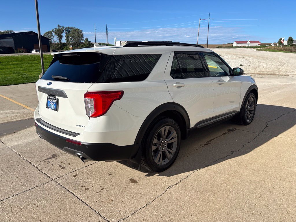 Used 2022 Ford Explorer XLT w/ Equipment Group 202A AWD/4WD image 4
