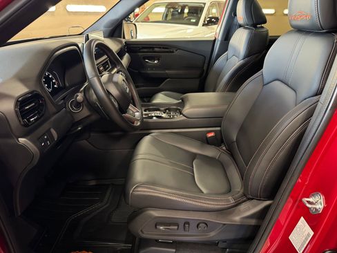 Used 2025 Honda Pilot TrailSport image 18