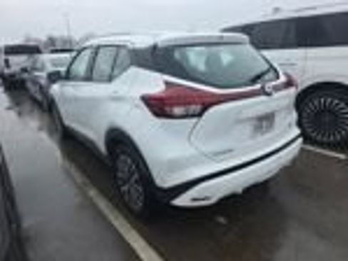 Used 2021 Nissan Kicks SV image 8