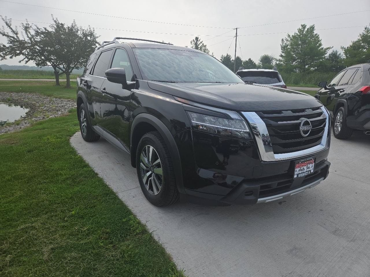 Used 2023 Nissan Pathfinder SL AWD/4WD image 3