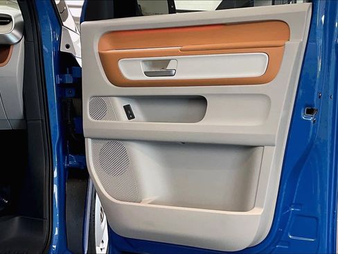 Used 2025 Volkswagen ID. Buzz 1st Edition image 22