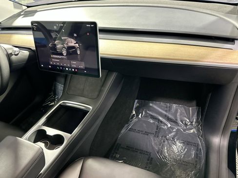 Used 2023 Tesla Model Y Long Range image 31