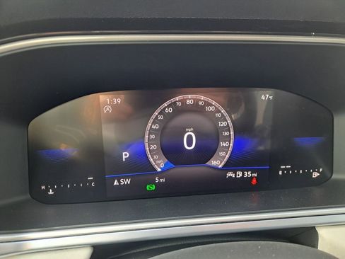 Used 2025 Volkswagen Taos SE image 14