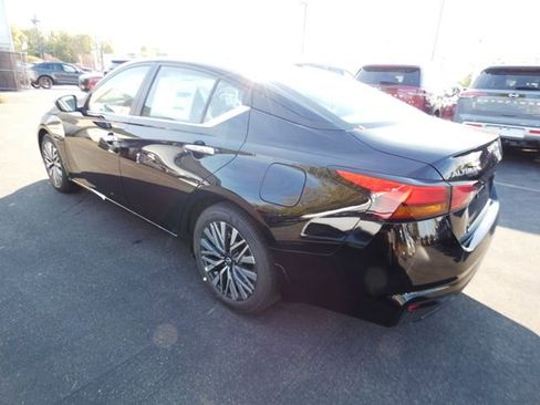 New 2025 Nissan Altima 2.5 SV image 5