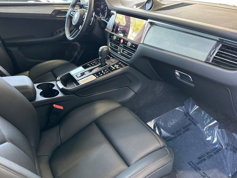 Used 2026 Porsche Macan AWD/4WD image 16