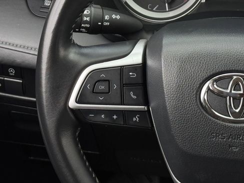 Used 2024 Toyota Highlander LE AWD/4WD image 14