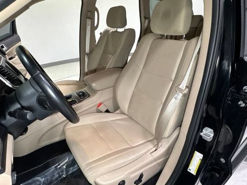 Used 2019 Jeep Grand Cherokee Laredo AWD/4WD image 14