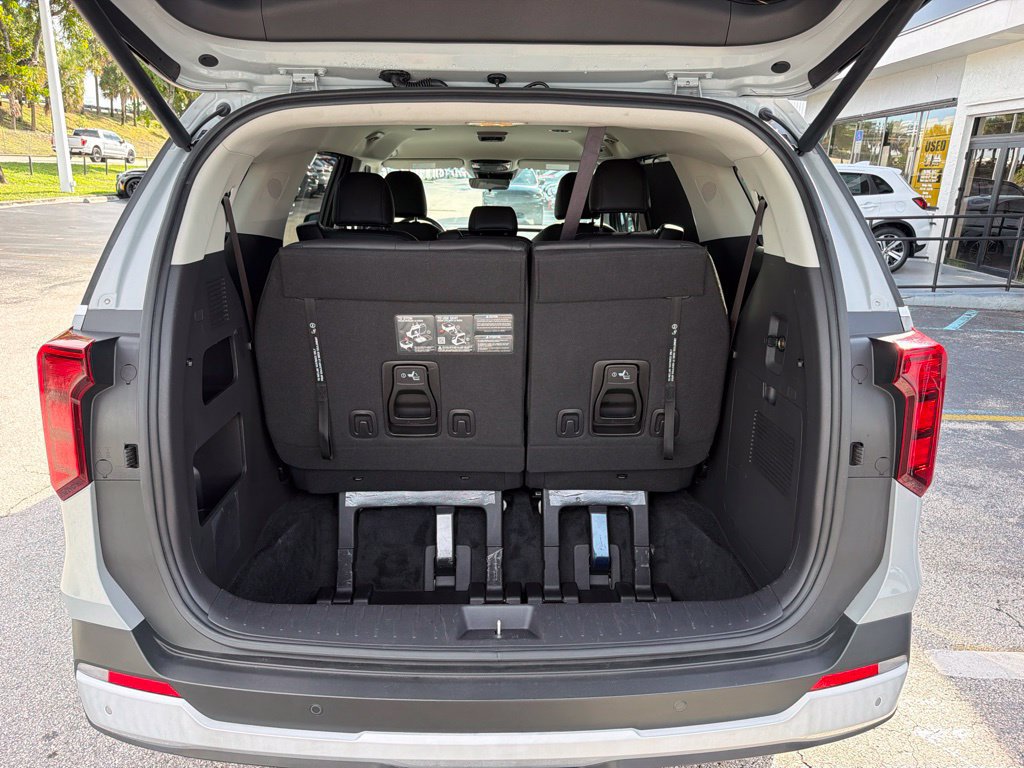 Used 2025 Kia Carnival EX FWD image 13
