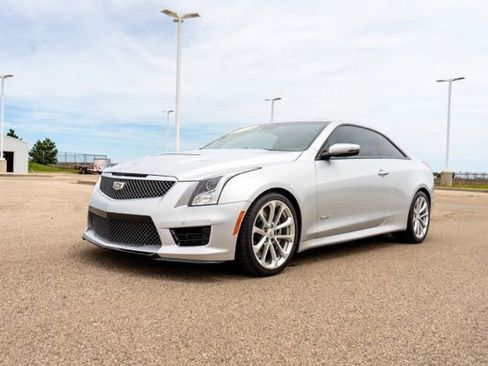 Used 2017 Cadillac ATS V w/ Luxury Package RWD image 3