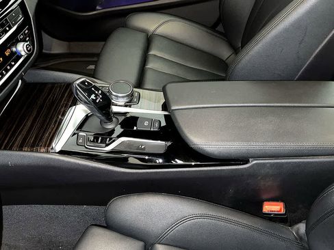 Used 2019 BMW 530i xDrive w/ Convenience Package image 19