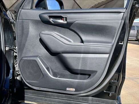 Used 2023 Toyota Highlander XSE image 25