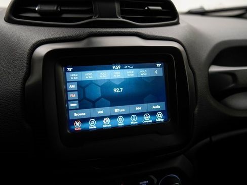 Used 2021 Jeep Renegade Latitude image 19