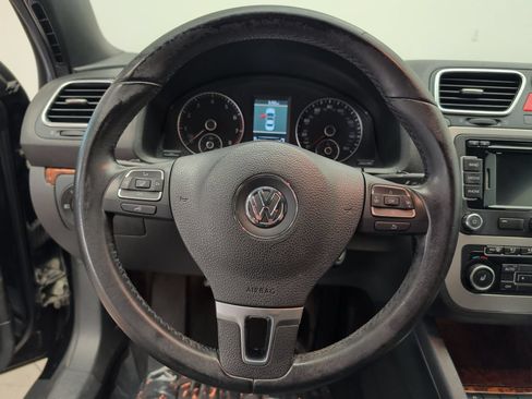 Used 2012 Volkswagen Eos Lux w/ Tech Pkg FWD image 16