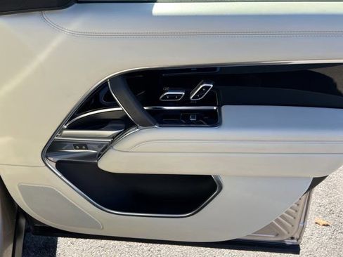 Used 2023 Land Rover Range Rover SE image 17