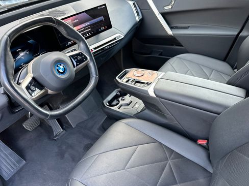 Used 2024 BMW iX xDrive50 w/ Sport Package AWD/4WD image 9