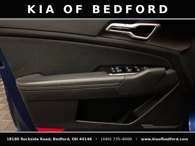 Certified 2025 Kia Sportage EX FWD image 12