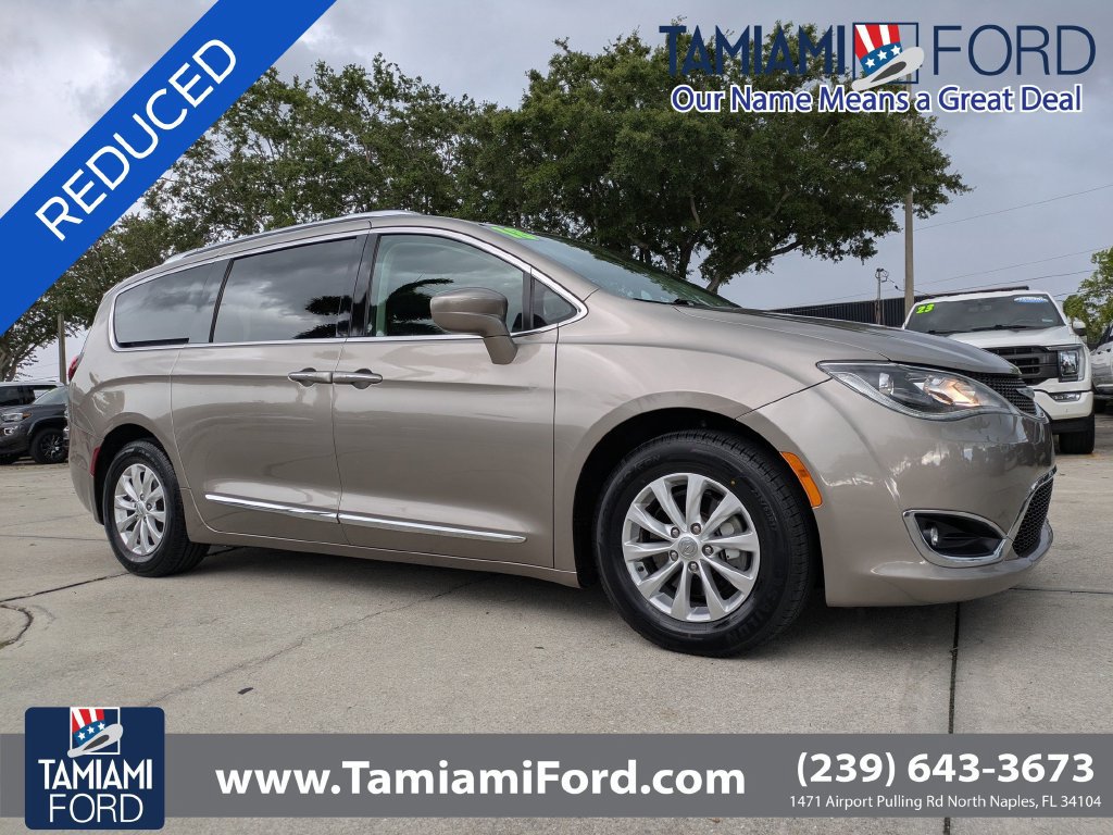 Used 2018 Chrysler Pacifica Touring-L FWD image 1