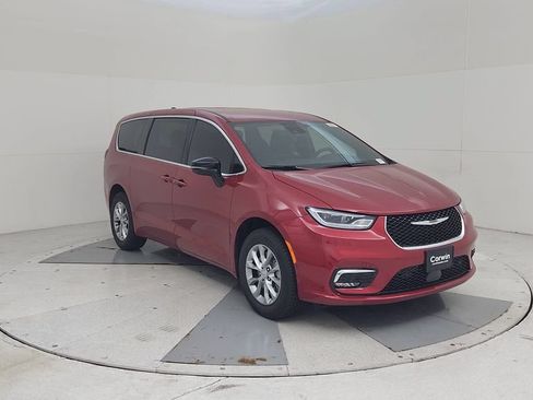 New 2026 Chrysler Pacifica Select AWD/4WD image 3