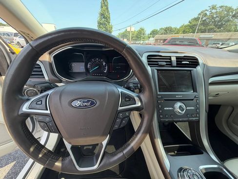 Used 2018 Ford Fusion Platinum FWD image 25