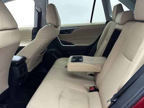 Used 2022 Toyota RAV4 LE image 25